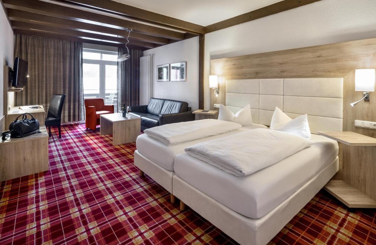 Wirtshaus & Hotel Goldener Greif Edelsfeld المظهر الخارجي الصورة