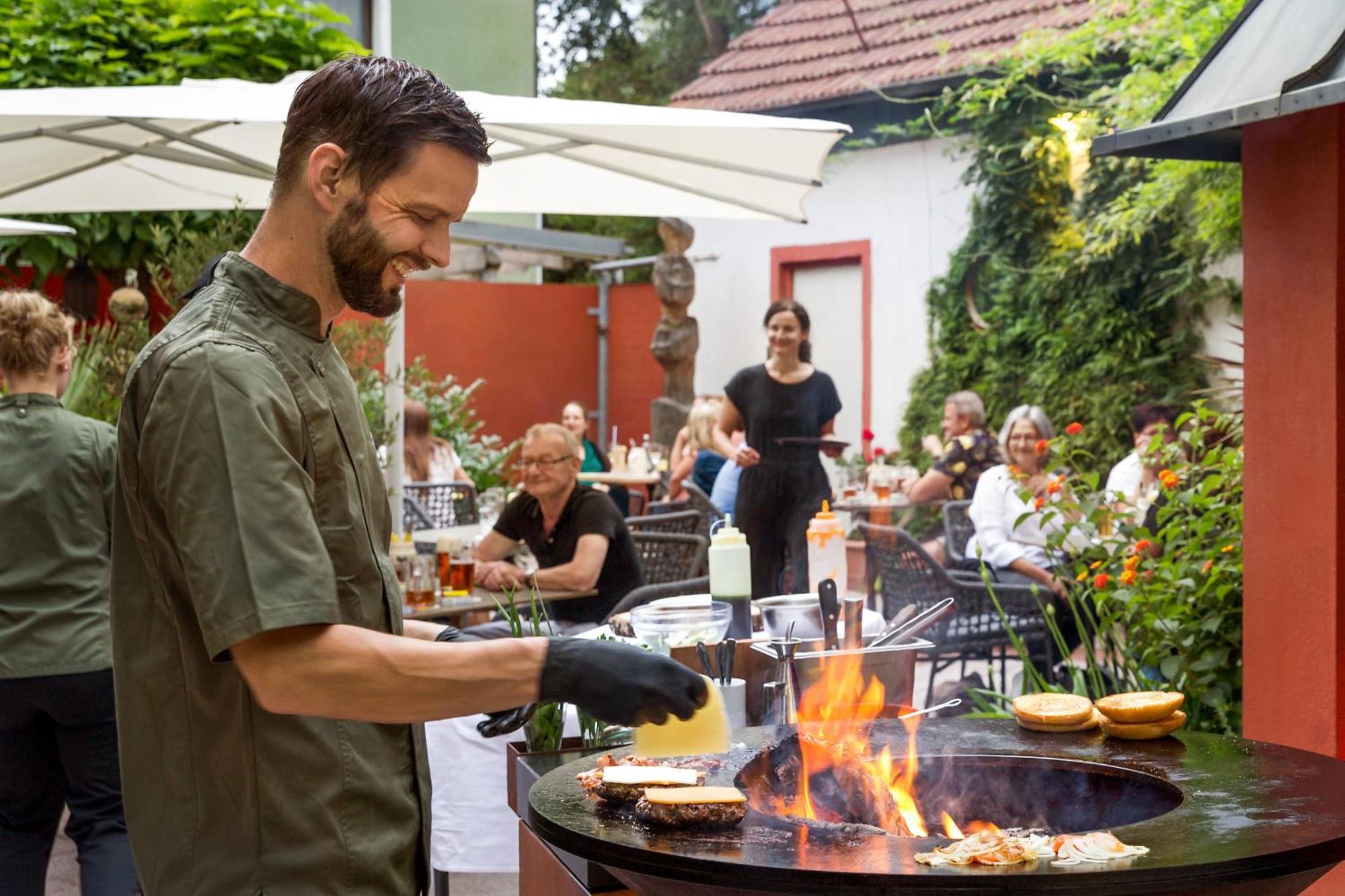 Wirtshaus & Hotel Goldener Greif Edelsfeld المظهر الخارجي الصورة