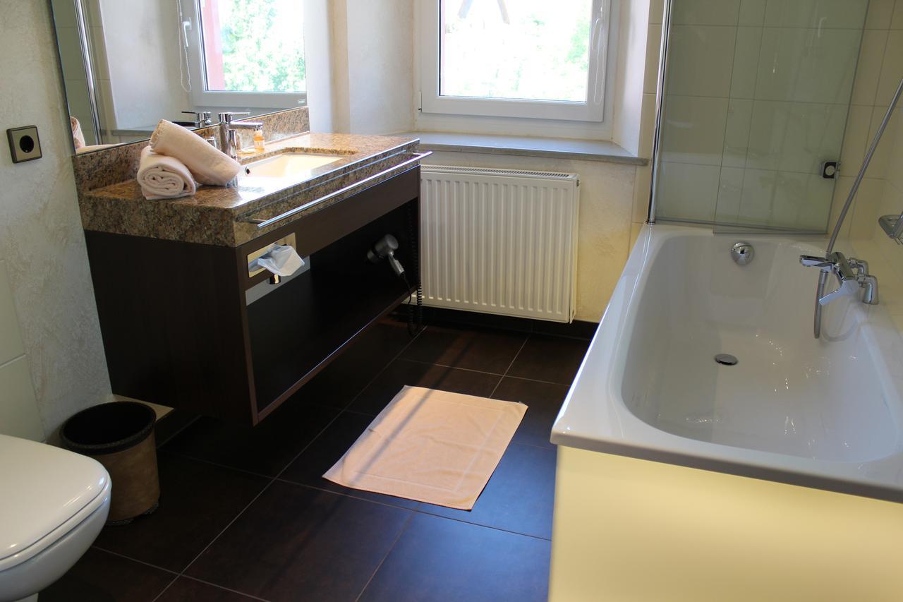 Wirtshaus & Hotel Goldener Greif Edelsfeld المظهر الخارجي الصورة