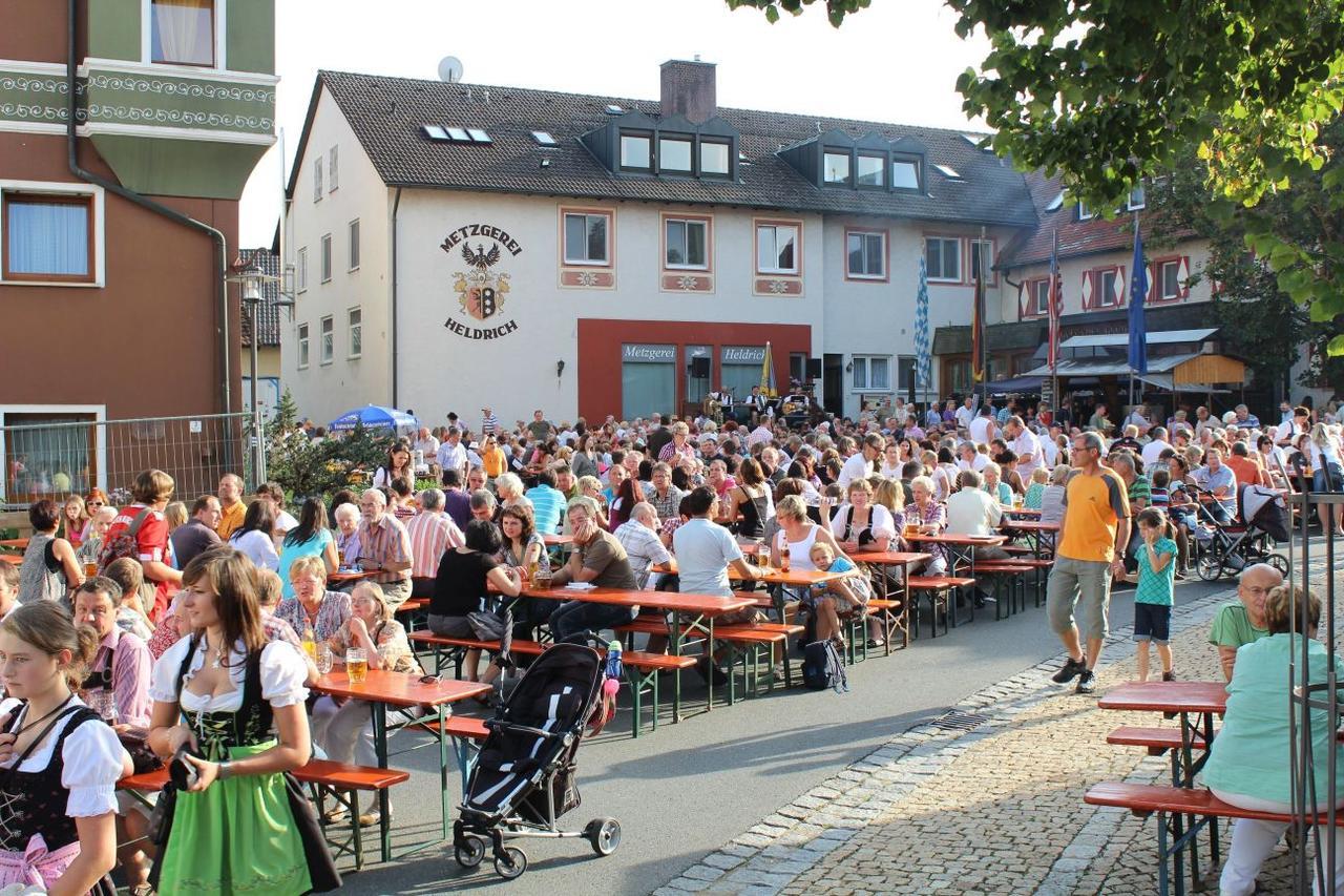 Wirtshaus & Hotel Goldener Greif Edelsfeld المظهر الخارجي الصورة
