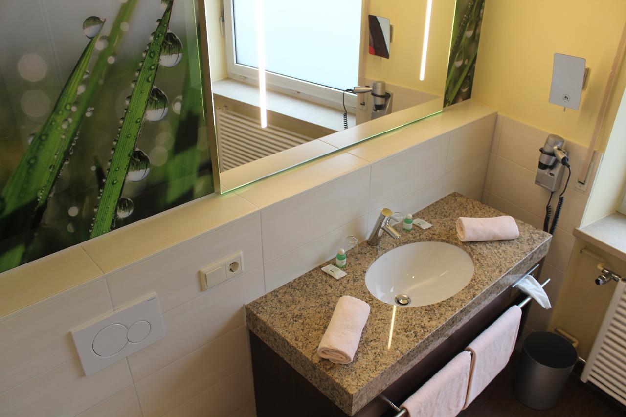 Wirtshaus & Hotel Goldener Greif Edelsfeld المظهر الخارجي الصورة
