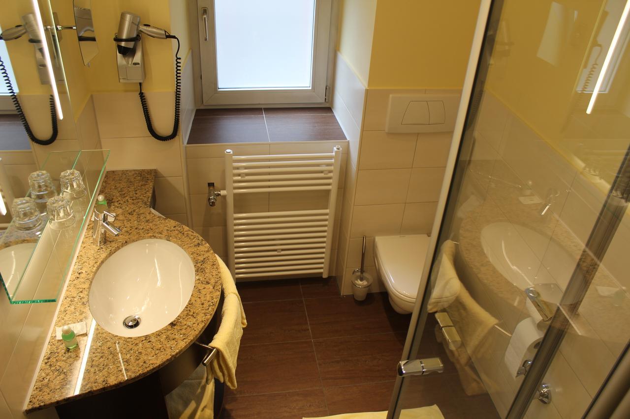 Wirtshaus & Hotel Goldener Greif Edelsfeld المظهر الخارجي الصورة